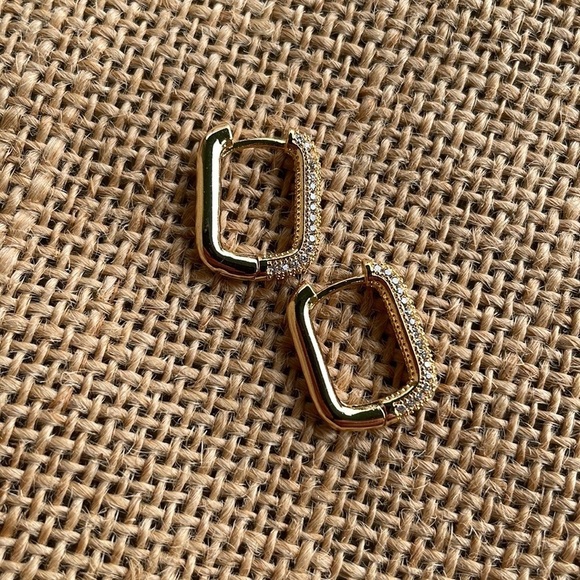 Pave CZ Crystal Oval Hoop Earrings 2023 style New Huggies Gold Plated - Picture 6 of 10